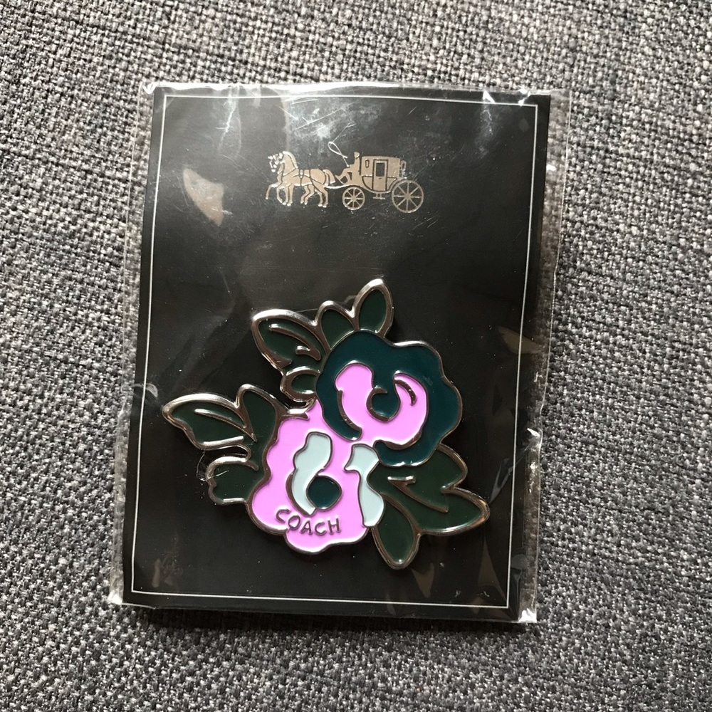 *ADD ON ITEM!* COACH flower fashion pin!
